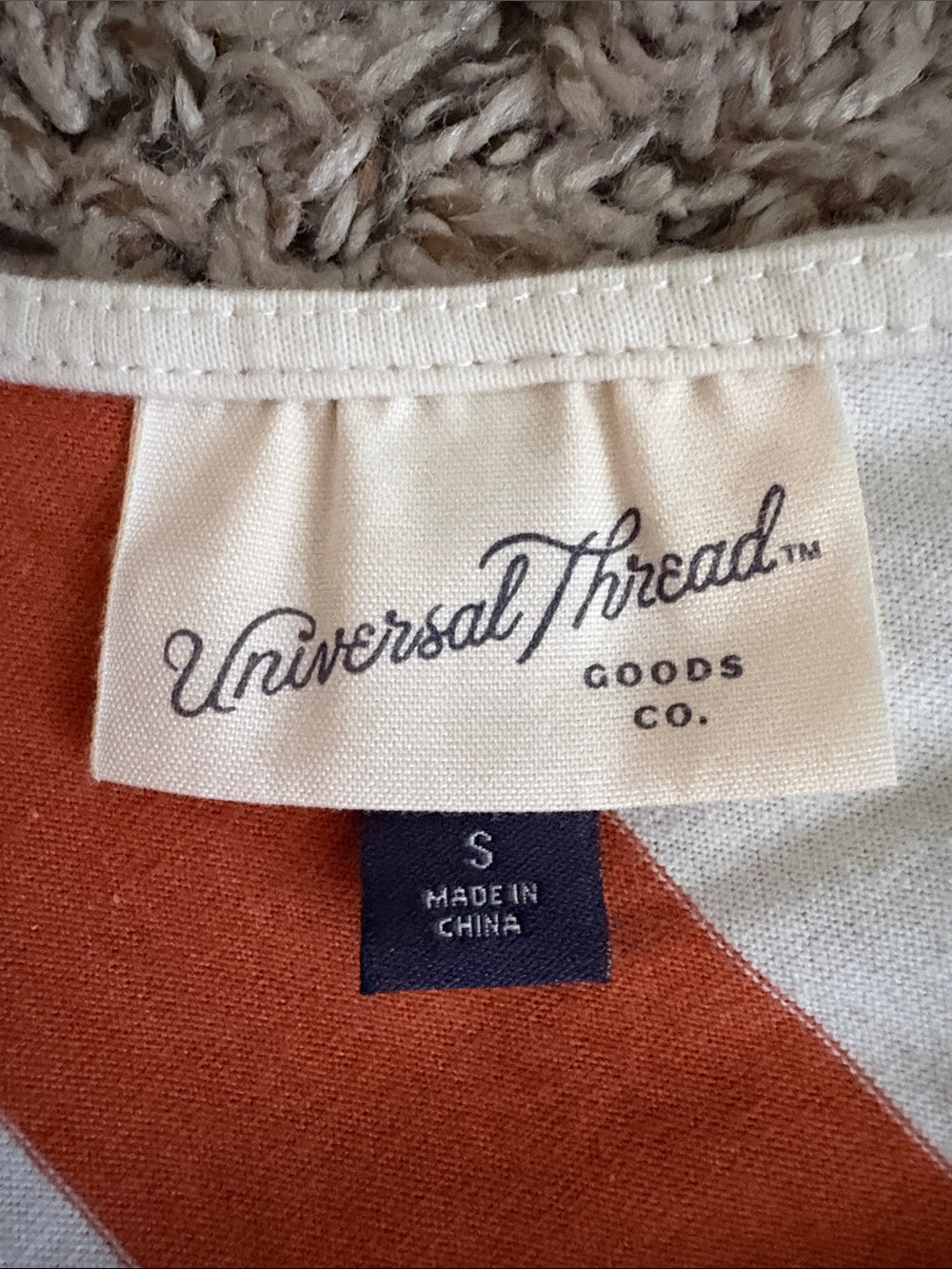 Universal Thread Yank Top - Picture 3 of 4